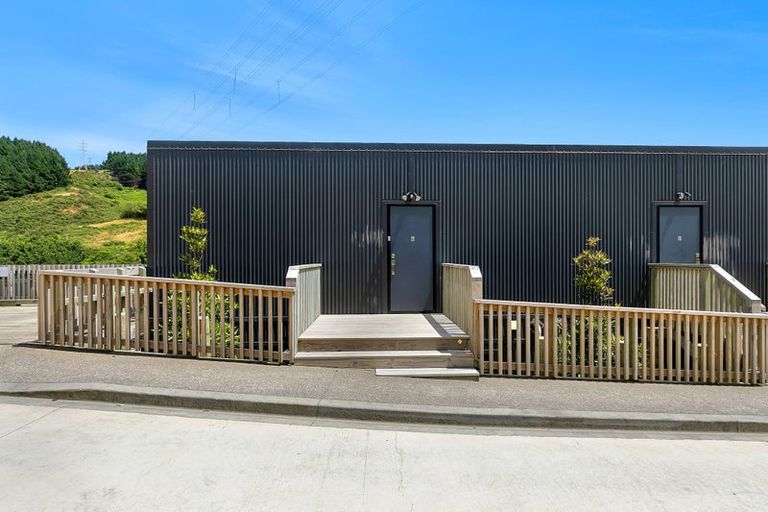 Photo of property in 2 Ara Paripari, Tawa, Wellington, 5028