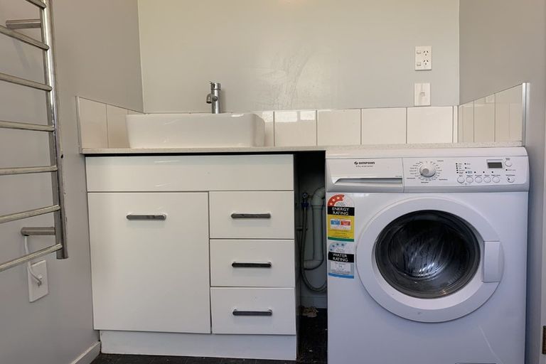 Photo of property in 9 Alston Avenue, Kelston, Auckland, 0602