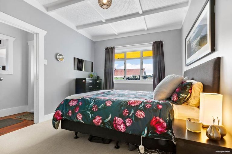 Photo of property in 1a Islington Avenue, New Lynn, Auckland, 0600