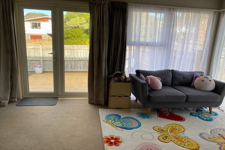 Photo of property in 70 Oriel Avenue, Tawa, Wellington, 5028