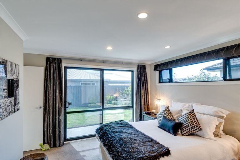 Photo of property in 34 Orotu Drive, Poraiti, Napier, 4112