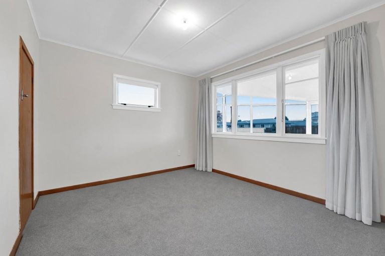 Photo of property in 5 Truby King Street, Merrilands, New Plymouth, 4312