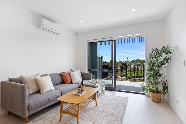 Photo of property in 8 Juniper Drive, Rosehill, Papakura, 2113