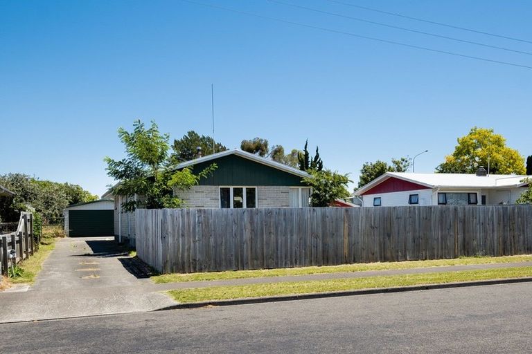 Photo of property in 28 Downing Avenue, Pirimai, Napier, 4112