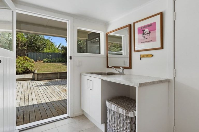 Photo of property in 3 Kowhai Terrace, Leigh, 0985