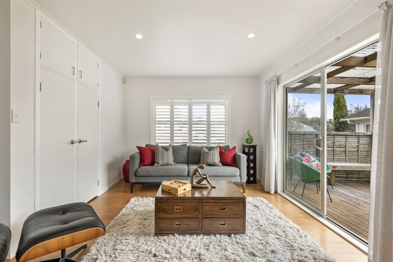 Photo of property in 2/17 Sudan Avenue, Milford, Auckland, 0620