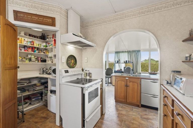 Photo of property in 31 De Luen Avenue, Tindalls Beach, Whangaparaoa, 0930