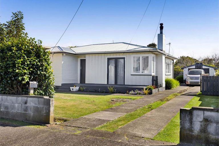 Photo of property in 8 Pacey Avenue, Hawera, 4610