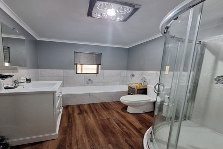 Photo of property in 22 Aragon Grove, Kingsley Heights, Upper Hutt, 5018