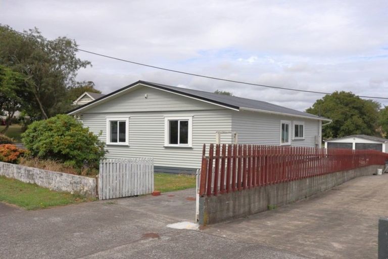 Photo of property in 18 Mills Street, Eltham, 4322