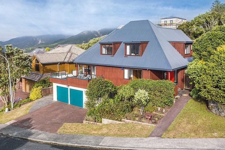 Photo of property in 13 Ramphal Terrace, Khandallah, Wellington, 6035