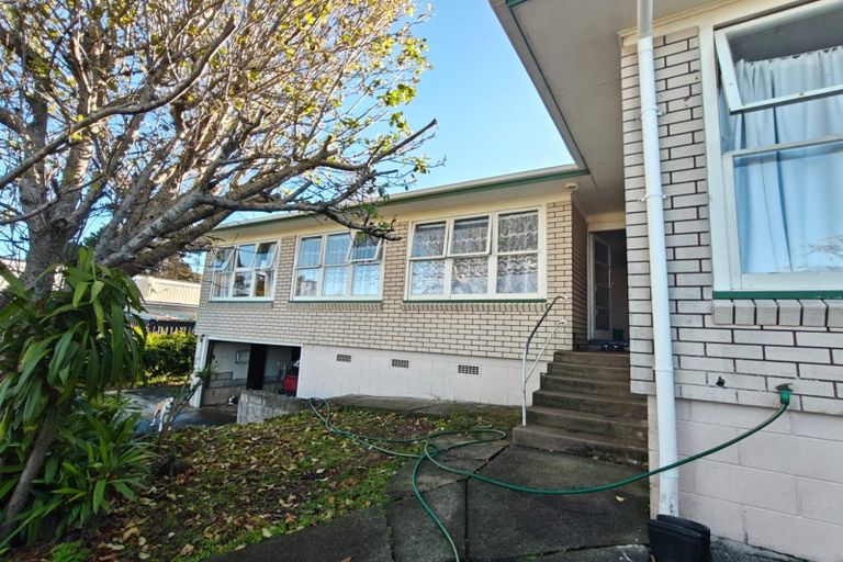 Photo of property in 155 Gossamer Drive, Pakuranga Heights, Auckland, 2010