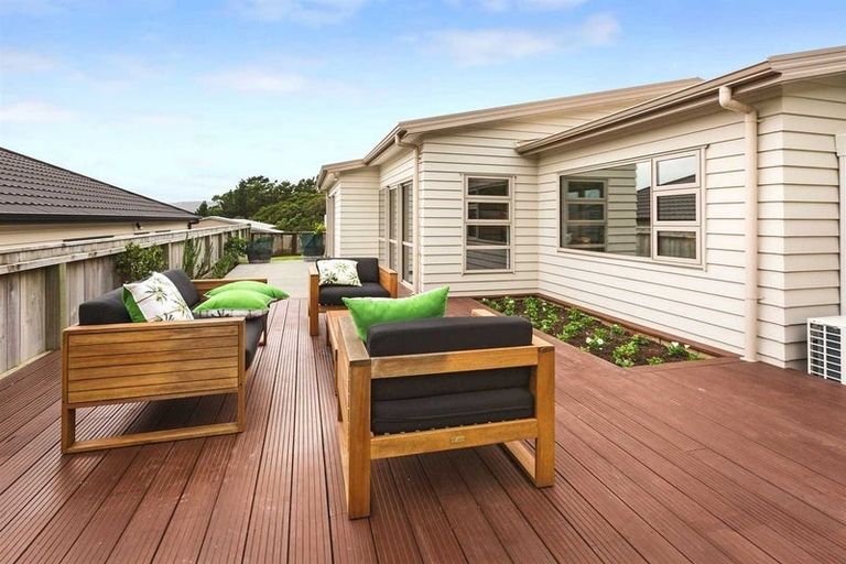 Photo of property in 76 Staithes Drive North, Whitby, Porirua, 5024