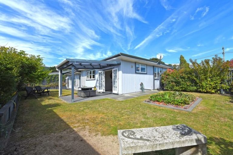 Photo of property in 1 Hawthorn Crescent, Stokes Valley, Lower Hutt, 5019