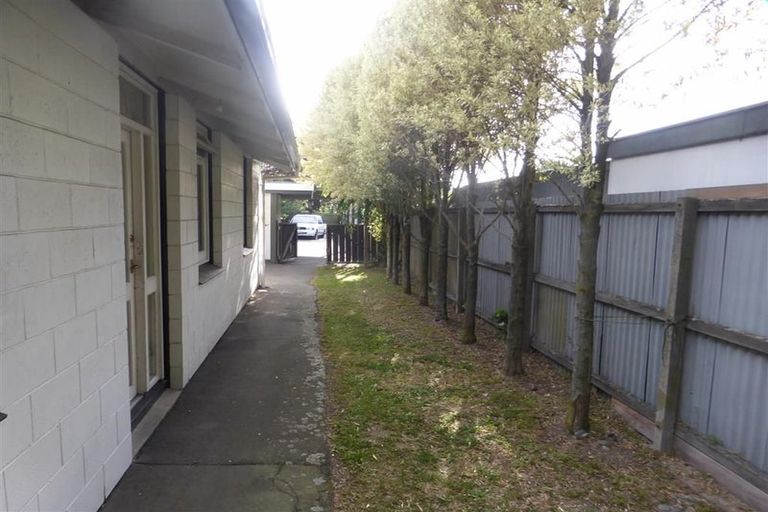 Photo of property in 1/11 Maidstone Road, Ilam, Christchurch, 8041