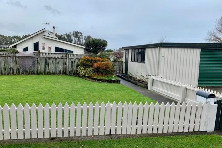 Photo of property in 12 Sarten Street, Waitara, 4320