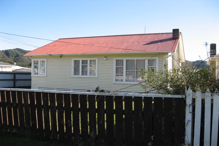 Photo of property in 129 Moohan Street, Wainuiomata, Lower Hutt, 5014
