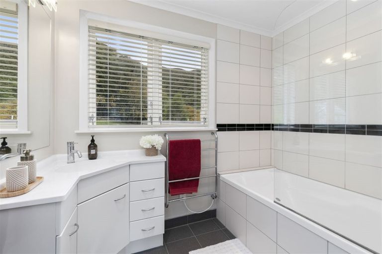 Photo of property in 88 Norton Park Grove, Waterloo, Lower Hutt, 5011