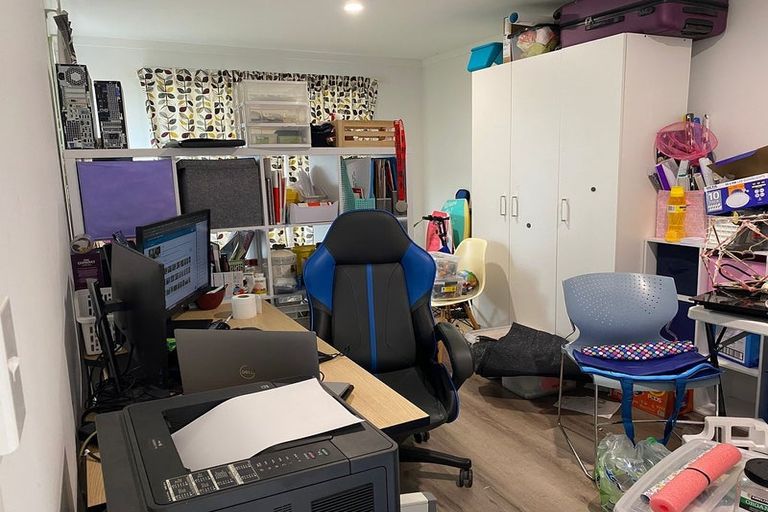 Photo of property in 2/366a Glenfield Road, Glenfield, Auckland, 0629