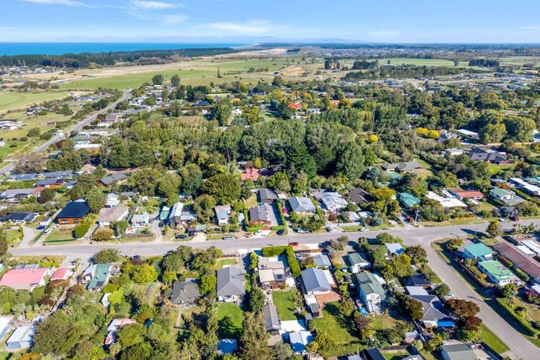 Photo of property in 14 Queens Avenue, Waikuku Beach, 7402
