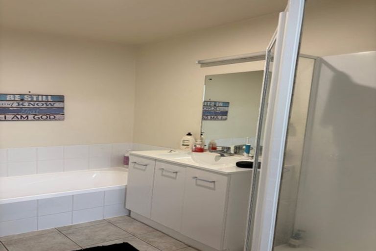 Photo of property in 8/3 Orwell Road, Greenhithe, Auckland, 0632