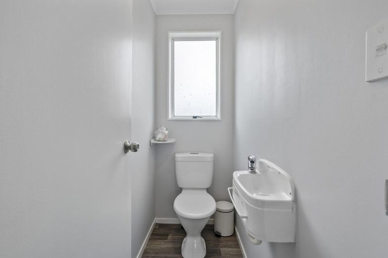 Photo of property in 18 Brightwater Crescent, Totara Park, Upper Hutt, 5018