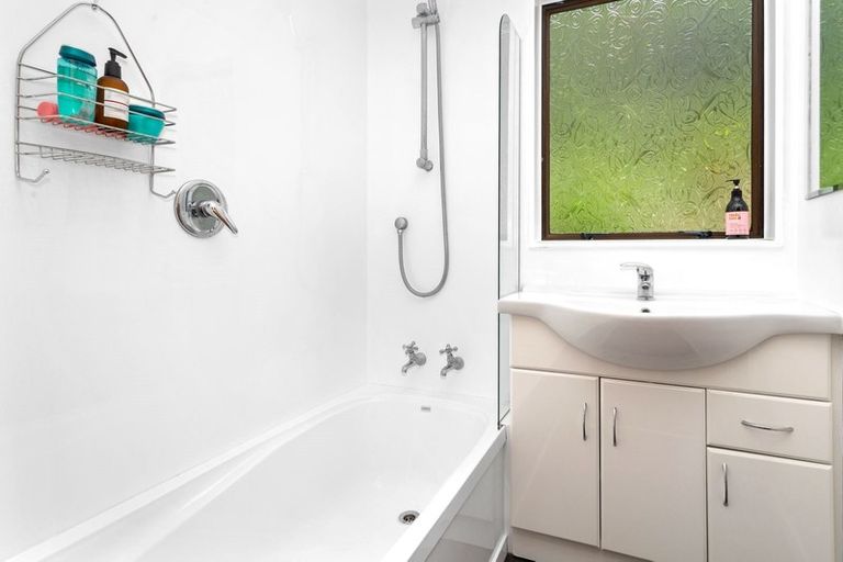 Photo of property in 12a Kitchener Terrace, Johnsonville, Wellington, 6037