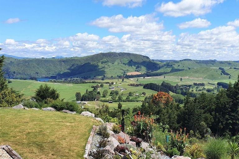 Photo of property in 130 Highland Drive, Acacia Bay, Taupo, 3385