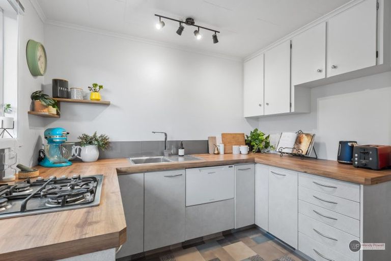 Photo of property in 5 Christchurch Crescent, Kelson, Lower Hutt, 5010