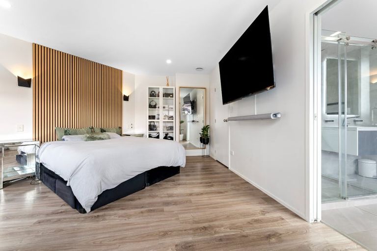 Photo of property in 8 Vinograd Drive, Te Atatu Peninsula, Auckland, 0610