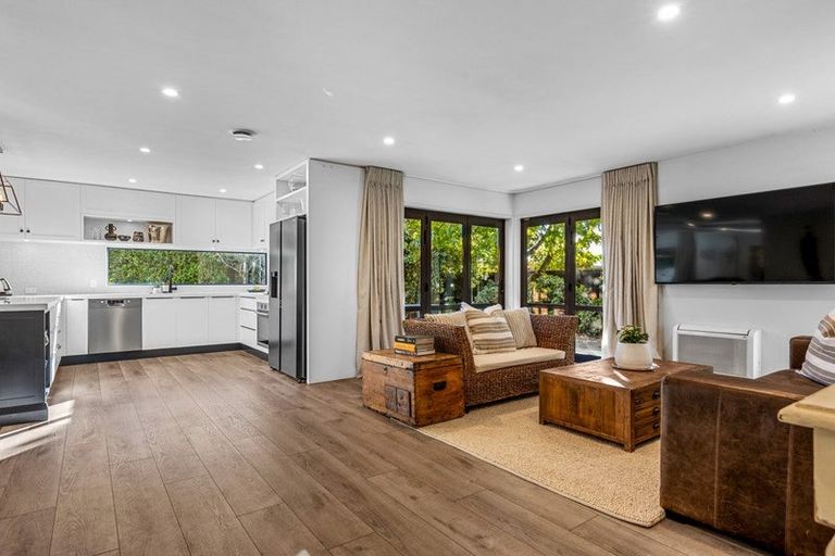 Photo of property in 100 Gardiners Road, Harewood, Christchurch, 8051