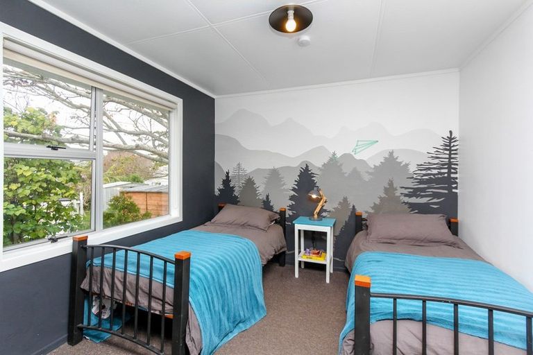 Photo of property in 83 Riversdale Drive, Merrilands, New Plymouth, 4312