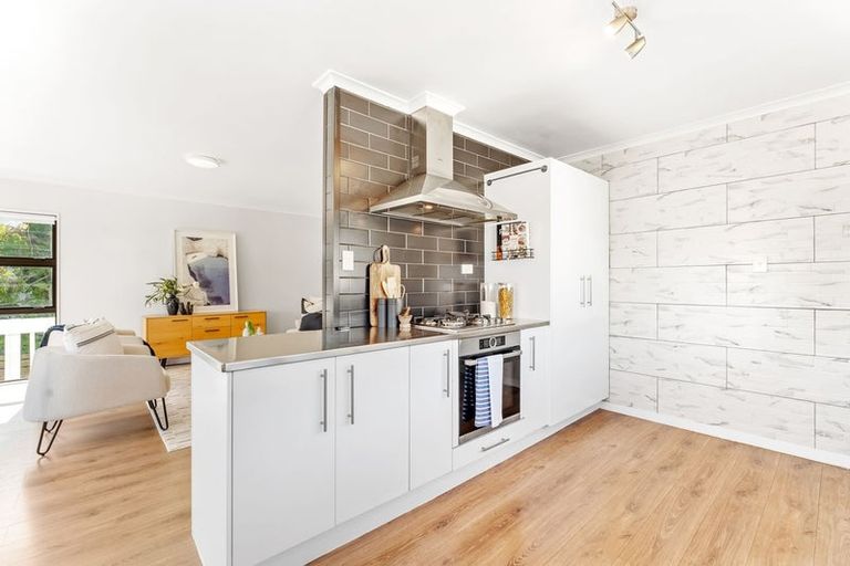Photo of property in 239 Vipond Road, Stanmore Bay, Whangaparaoa, 0932