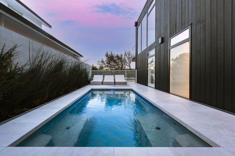 Photo of property in 8a Beachville Road, Redcliffs, Christchurch, 8081