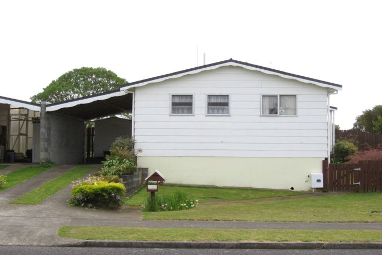Photo of property in 2/18 Culzean Grove, Bell Block, New Plymouth, 4312