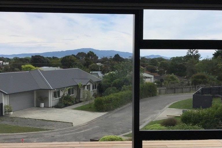 Photo of property in 5 Hihi Place, Waikanae, 5036