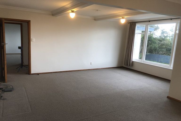 Photo of property in 54 Horokiwi Road West, Newlands, Wellington, 6037