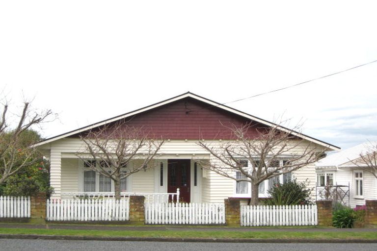 Photo of property in 5 Kitchener Terrace, Moturoa, New Plymouth, 4310