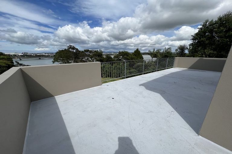 Photo of property in 32 Marae Road, Greenhithe, Auckland, 0632