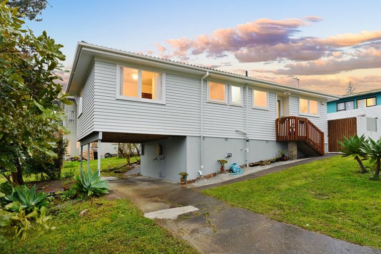 Photo of property in 31 Glenbervie Crescent, Massey, Auckland, 0614