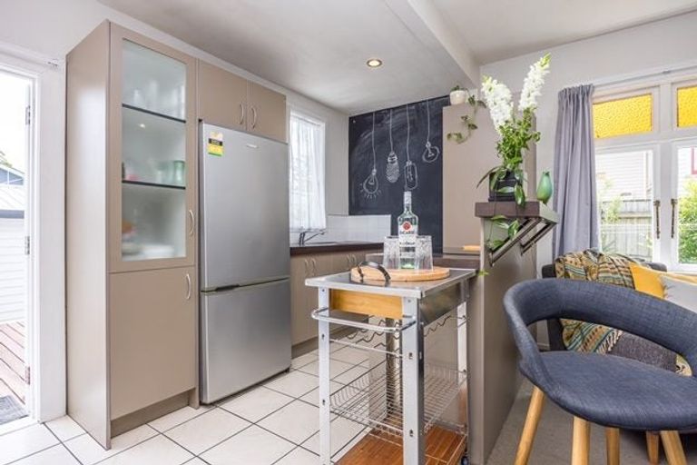 Photo of property in 22 Te Atatu Road, Te Atatu South, Auckland, 0610