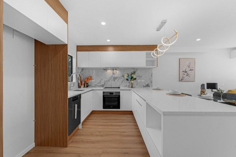 Photo of property in 5/1 Benita Place, Sunnyvale, Auckland, 0612