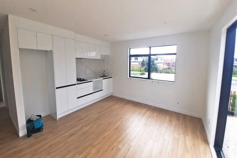 Photo of property in 1 Skua Road, Hobsonville, Auckland, 0616