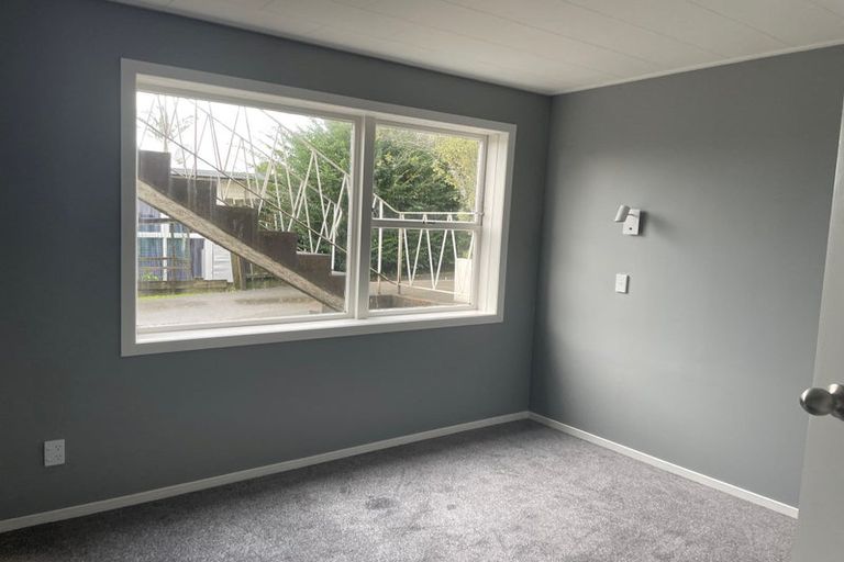 Photo of property in 68 Gladstone Road, Northcote, Auckland, 0627