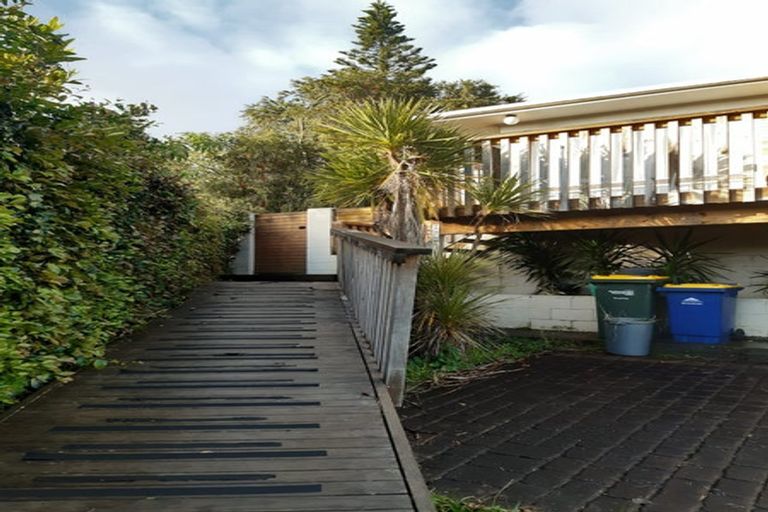 Photo of property in 2/5 Downing Street, Glenfield, Auckland, 0629