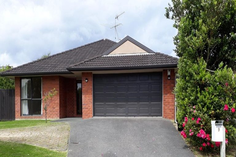 Photo of property in 9 Northcross Drive, Oteha, Auckland, 0632