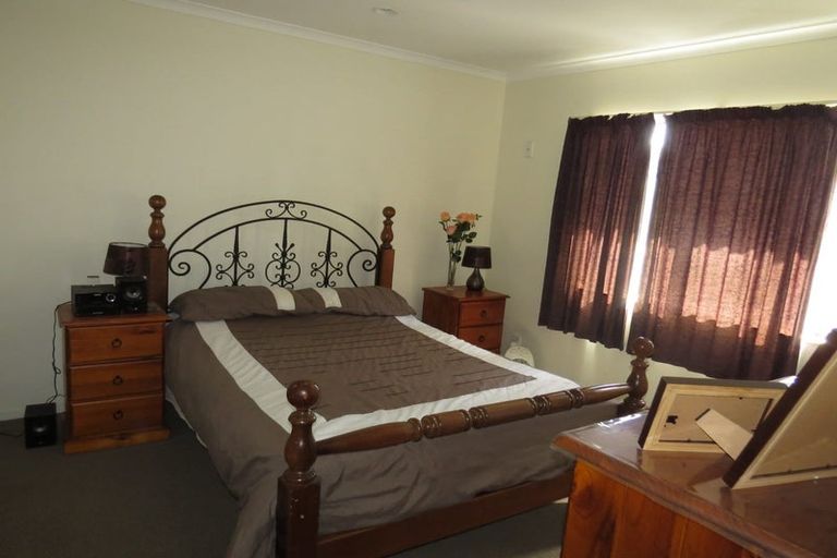 Photo of property in 147 Aviemore Drive, Highland Park, Auckland, 2010