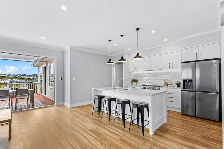 Photo of property in 10 Pekanga Road, Orewa, 0931