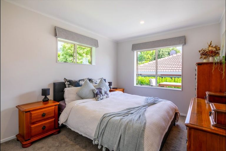 Photo of property in 1a Compass Place, Te Atatu Peninsula, Auckland, 0610