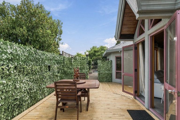 Photo of property in 12 Clare Street, Cambridge, 3434